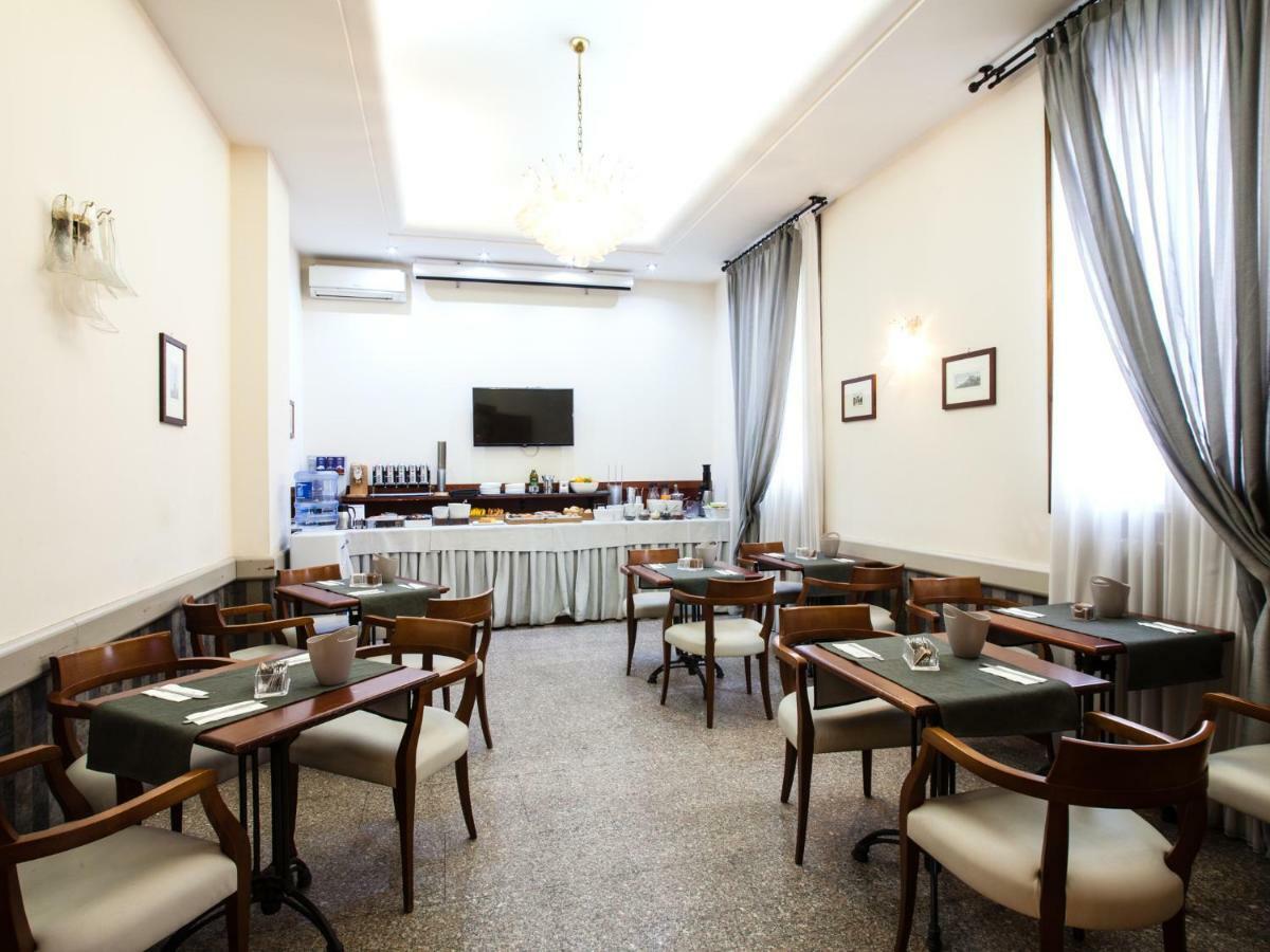 Astoria Deluxe Rooms بولونيا المظهر الخارجي الصورة